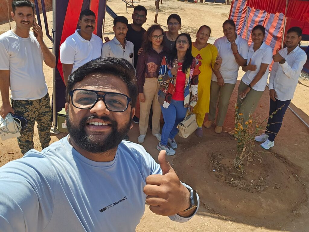 Shivam Charitable Trust team and youth volunteers during patriotic social service initiative with Indian flags in Gujarat 🇮🇳